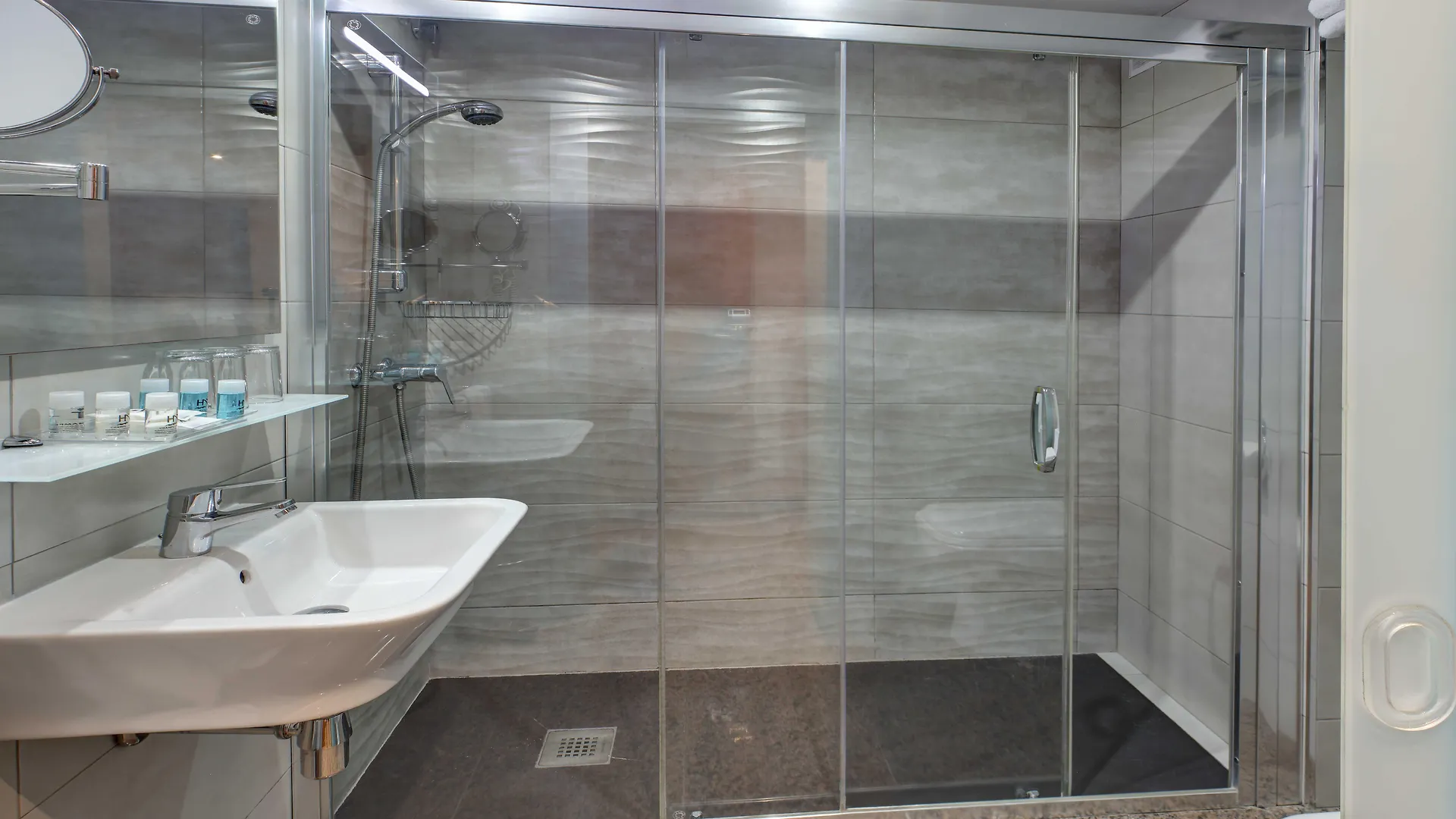 **  Hotel Nuevo Triunfo Barcelona Spanyolország