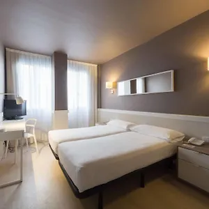 2* Szálloda Paral-lel