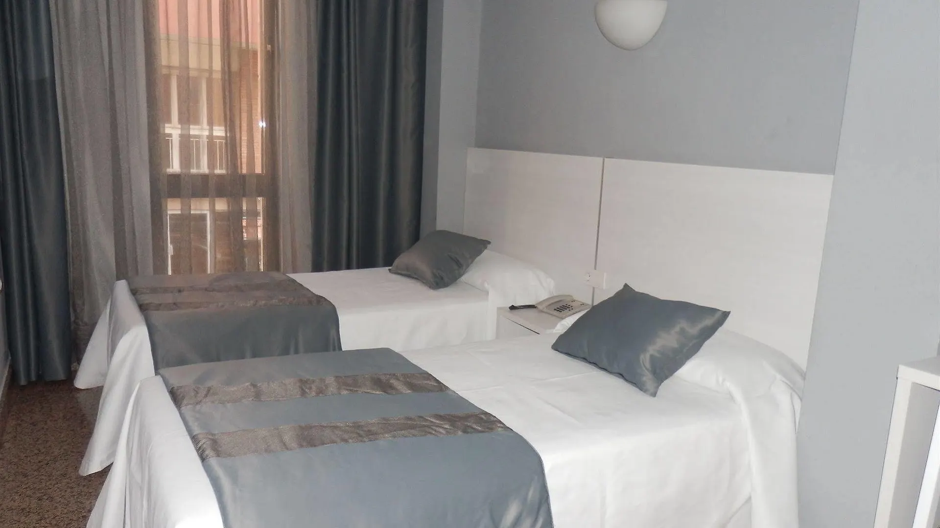 Hotel Nuevo Triunfo Barcelona 2*,