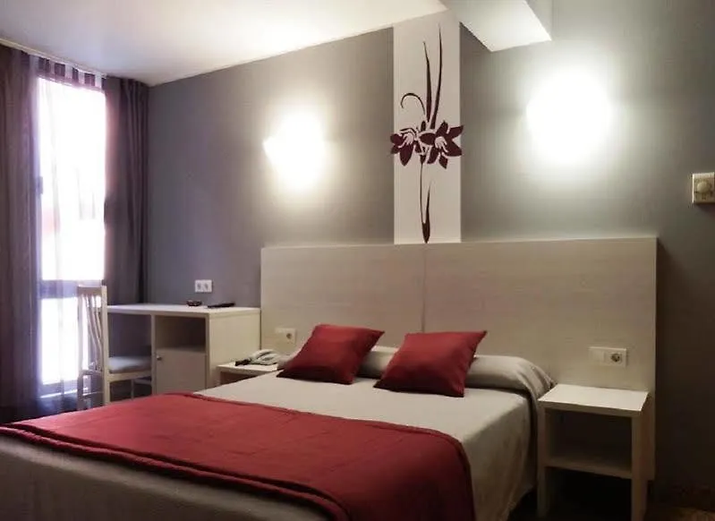 Hotel Nuevo Triunfo Barcelona 2*,